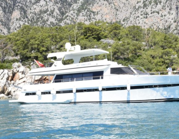 Luxury Motor Yacht Rental in Antalya